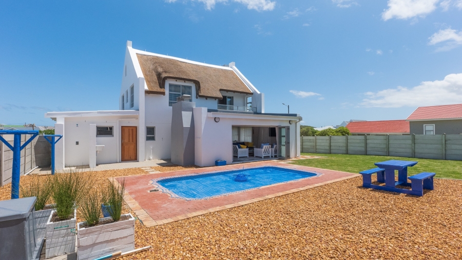 4 Bedroom Property for Sale in Struisbaai Western Cape